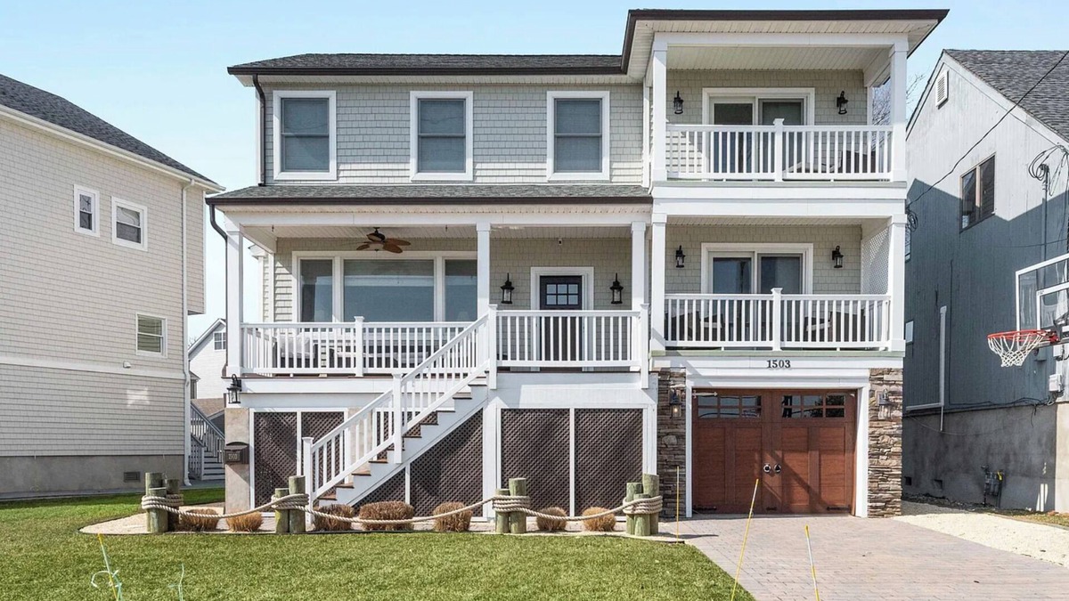 Point Pleasant Beach House | Vacation in Point Pleasant Beach at this waterfront retreat that sleeps 8.