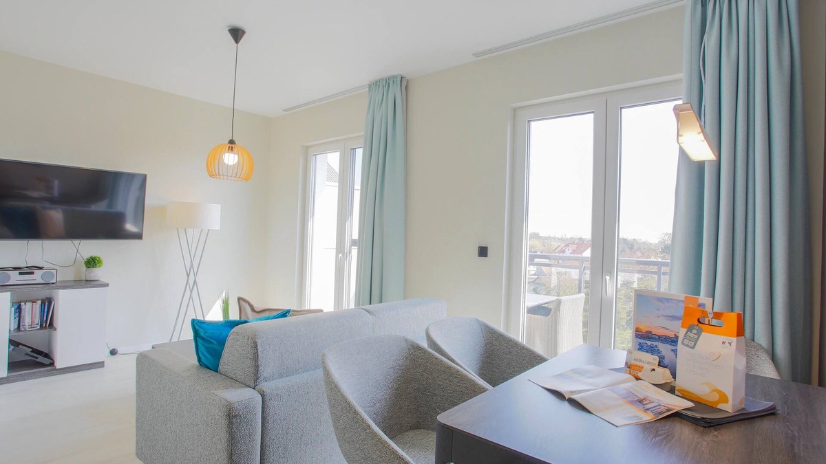 Ostseebad Wustrow Apartment | Vacation in the vacation apartment Sommerzeit on the Bodden and the Baltic Sea with an east-facing balcony