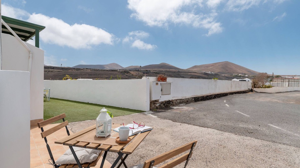 Uga Apartment | Vacation 'La Dehesa I' with Mountain View and Wi-Fi