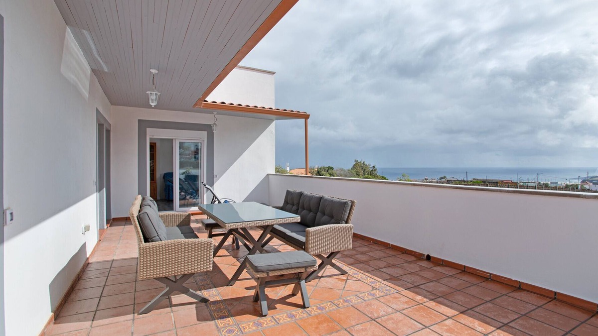 Moya Apartment | Vacation 'Los Adejo' with Shared Terrace, Shared Garden and Wi-Fi