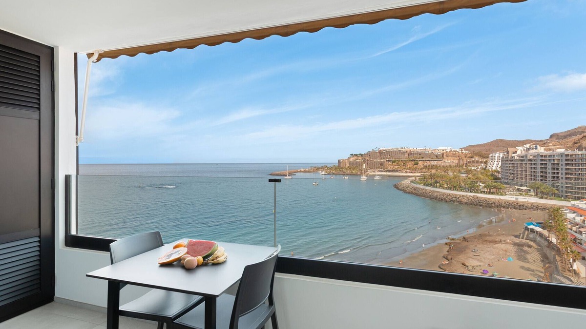 Patalavaca Apartment | Vacation 'Ocean Wave Retreat' with Sea View, Wi-Fi and Air Conditioning