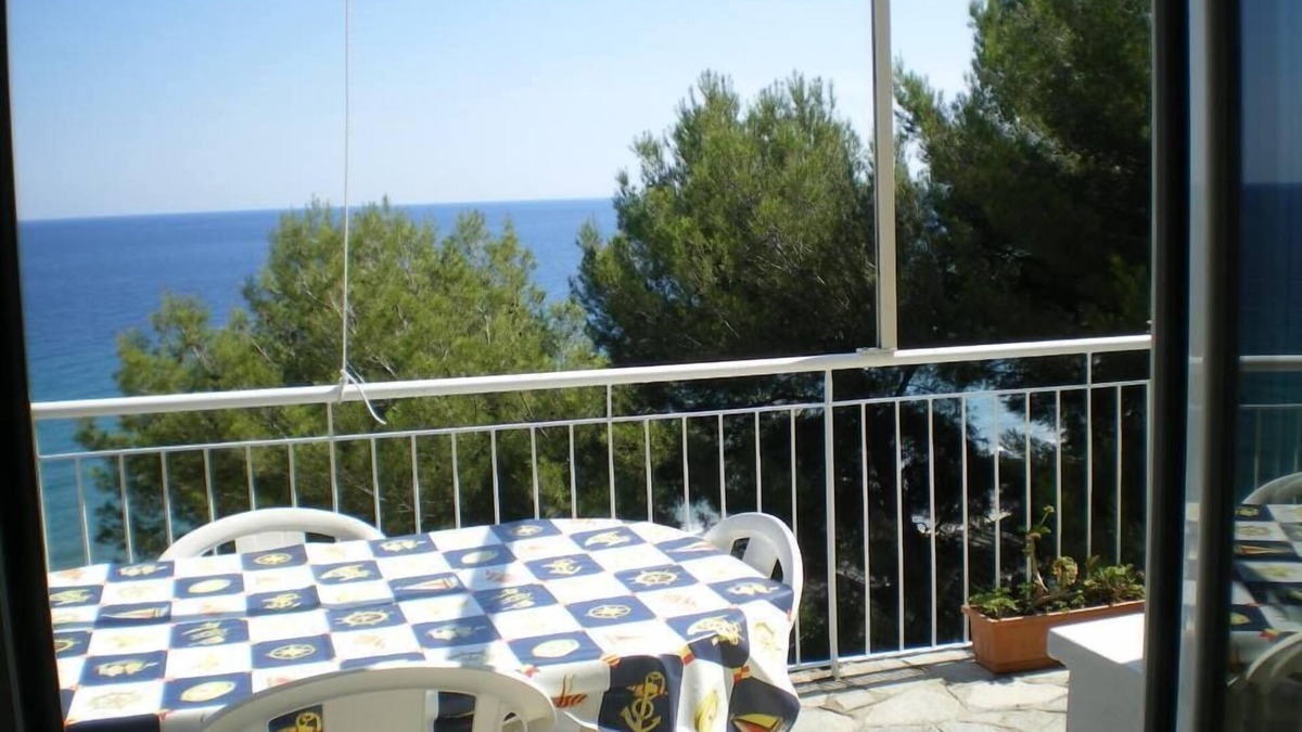 Laigueglia House | Vacation offer from 5/13July green the blue 5 minutes walk from the sea