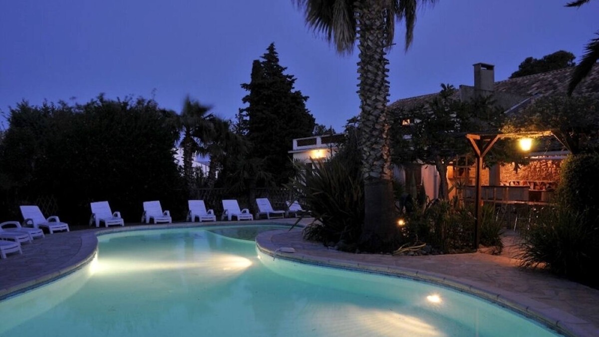Argeliers House | Vacation rental 7 bedrooms 16 people
