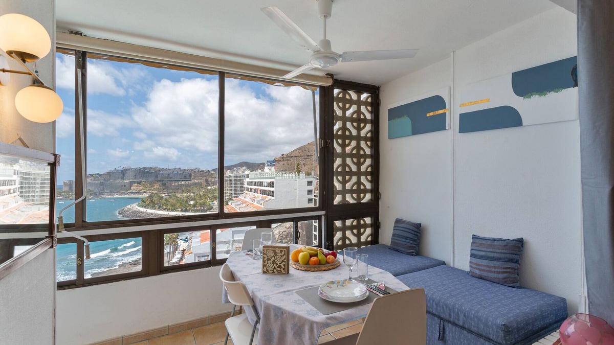Patalavaca Apartment | Vacation 'Serenity Suite' with Mountain View, Wi-Fi and Air Conditioning