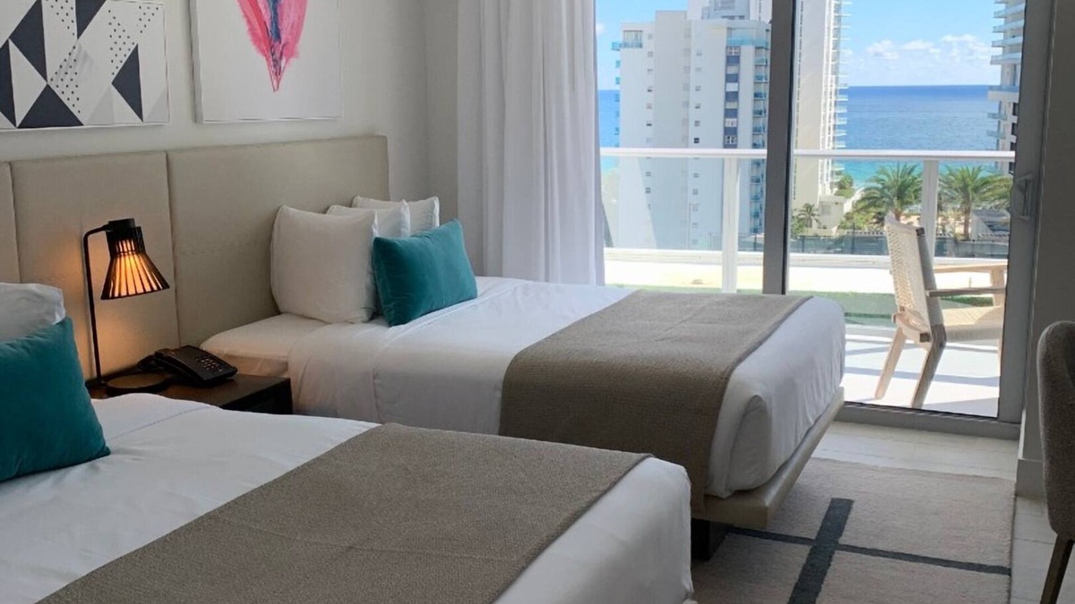 Hollywood South Central Beach Hotel | Vacation Starts Here! 4 Spacious Units, Pool, Close to Golden Beach