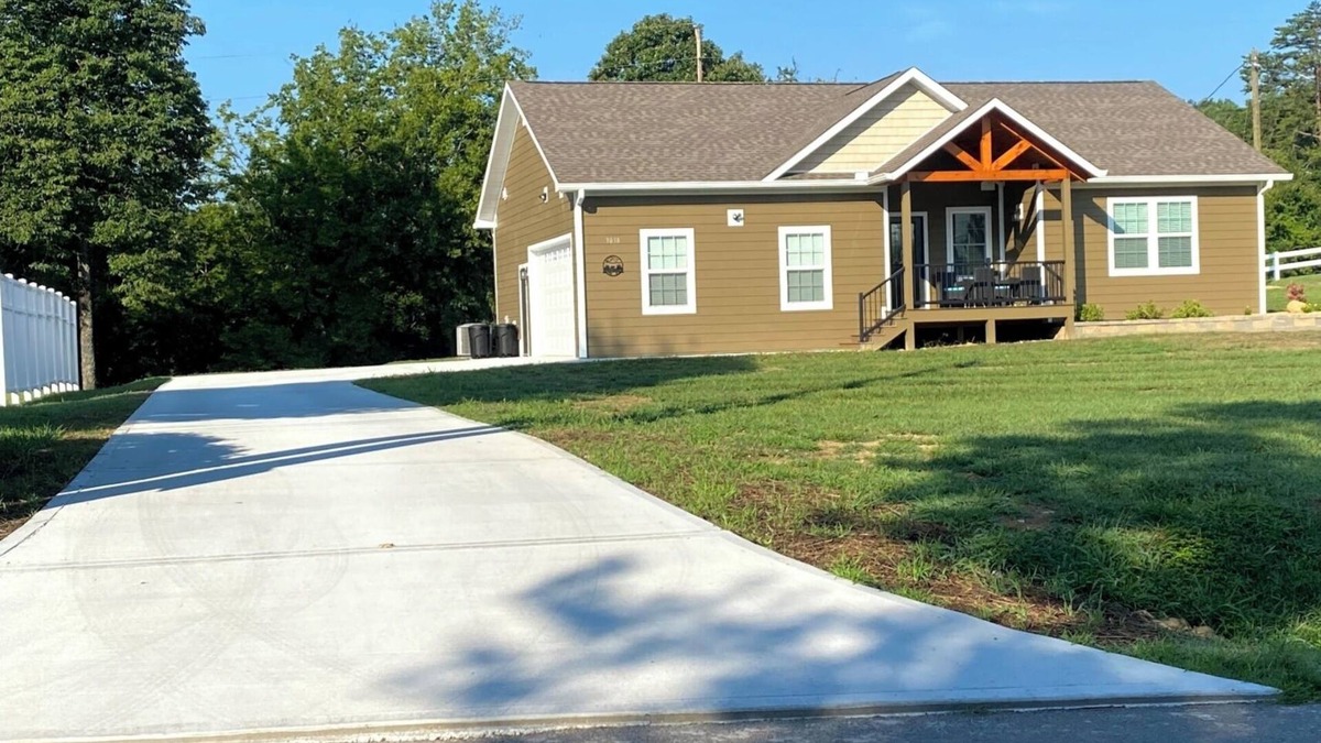 Pigeon Forge Cottage | Vacation Station! A+Location