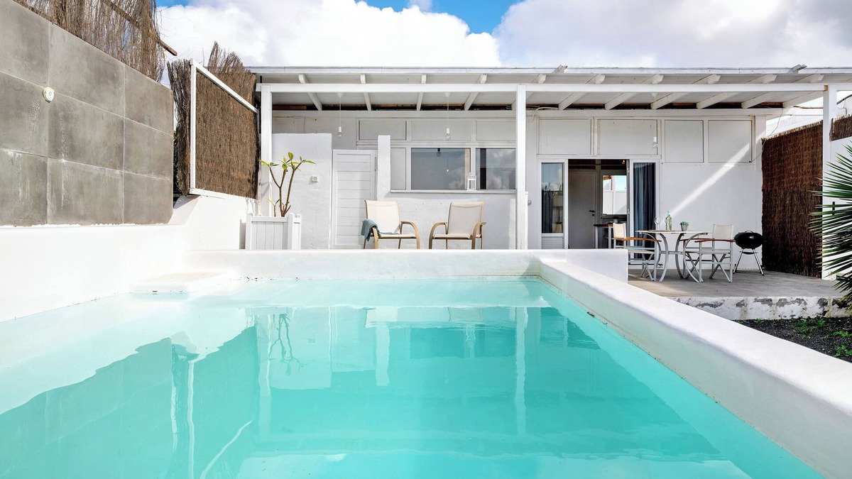 Macher Apartment | Vacation Studio 'Suite Amanecer' with Private Pool, Private Terrace and Wi-Fi