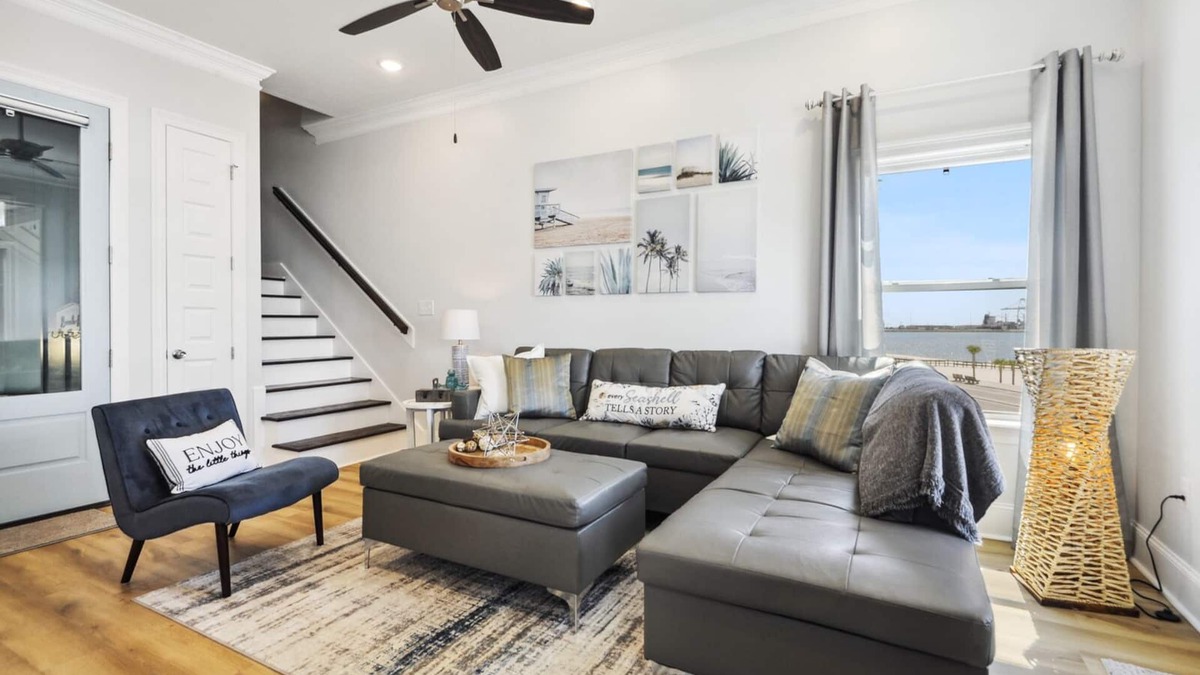 Gulfport House | Vacation Vibes - Beachfront Home | Steps to the water <10 to downtown Gulfport