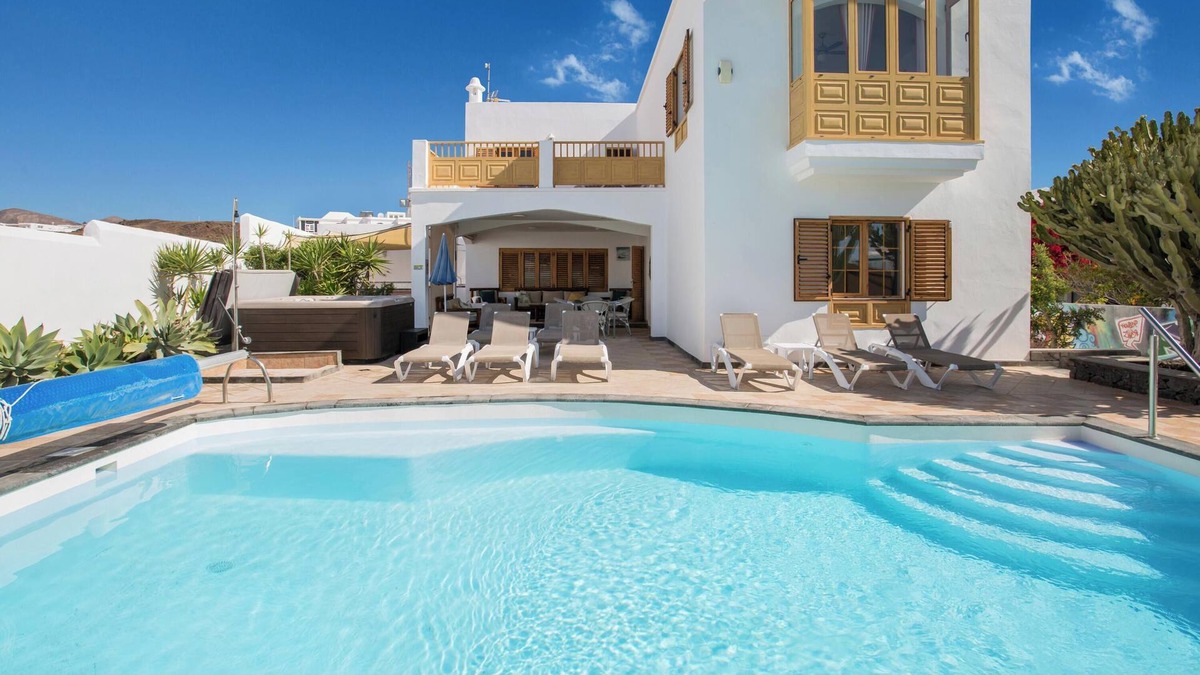 Puerto del Carmen Villa | Vacation Villa "Villa Lea" with Sea View, Pool, Fast Wi-Fi