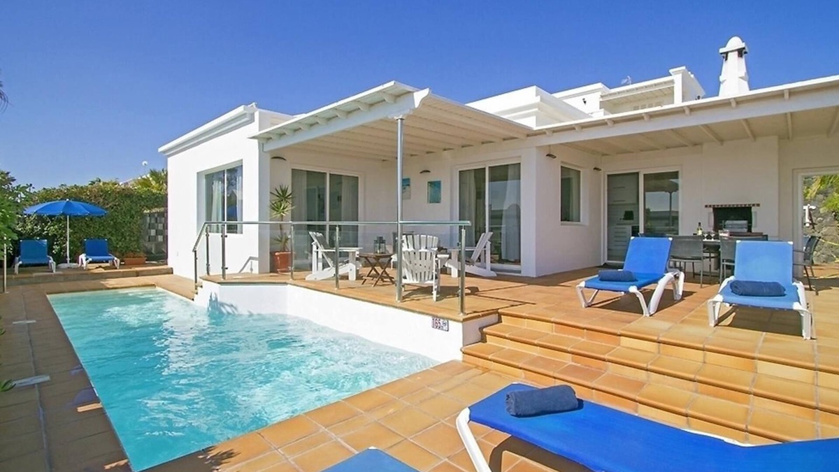 Puerto del Carmen Villa | Vacation Villa 'Benedicte' with Sea View, Wi-Fi and Air Conditioning