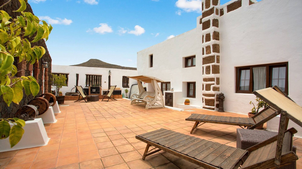 Maguez Villa | Vacation Villa 'Casa Rural La Molina' with Mountain View, Private Terrace and Wi-Fi