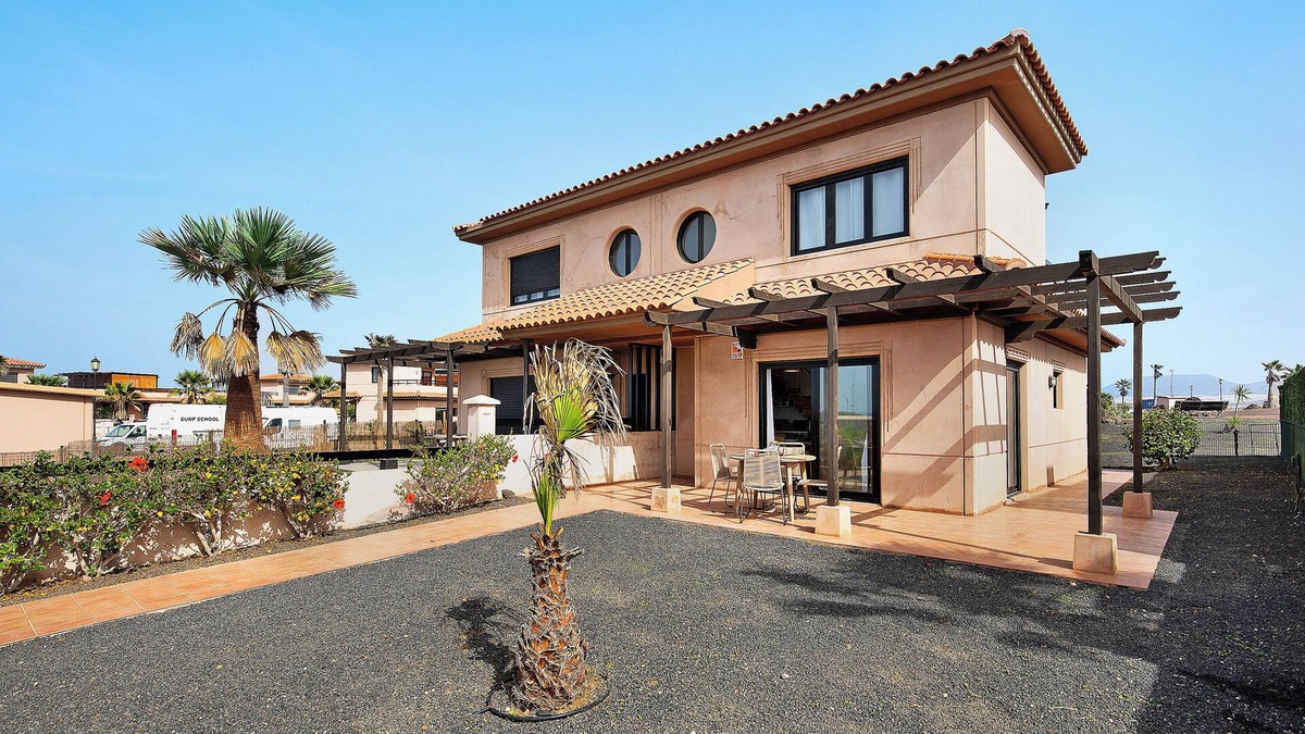La Oliva Villa | Vacation Villa 'Escapada' with Sea & Mountain View, Pool & Wi-Fi