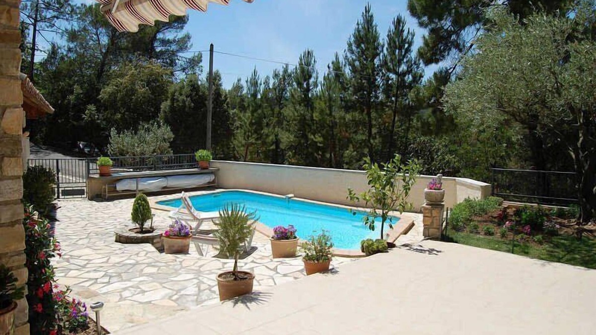 Bagnols-sur-Ceze House | Vacation villa in Bagnols-sur-Cèze, Gard, private pool, pool house, pets allowed (1).