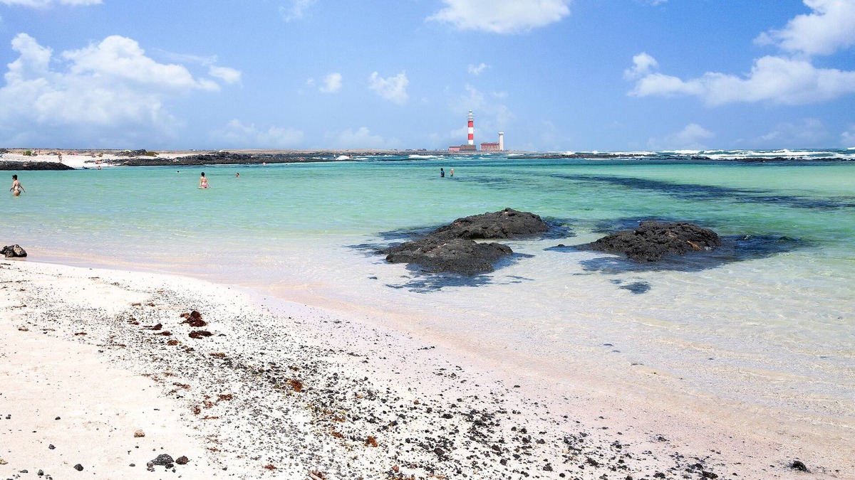 La Oliva Villa | Vacation Villa 'Fuerteventura Origo Mare Casa 3 P' with Sea View, Shared Pool and Wi-Fi