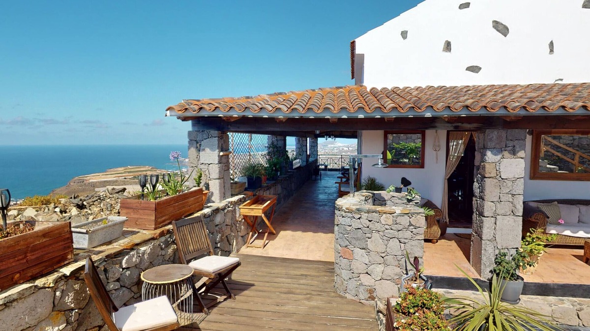 Moya Villa | Vacation Villa 'Luxury Colonial Country' with Sea View, Private Terrace and Wi-Fi
