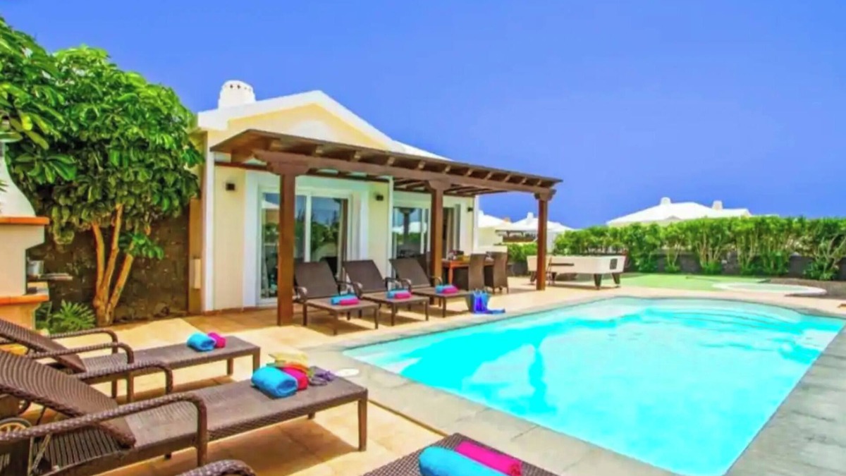 Playa Blanca Villa | Vacation Villa 'Mar' with Private Pool, Wi-Fi and Air Conditioning