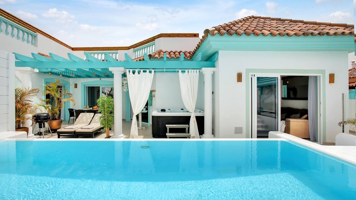 Corralejo Villa | Vacation Villa 'Orange Light with Private Pool' with Sea View, Wi-Fi and Air Conditioning