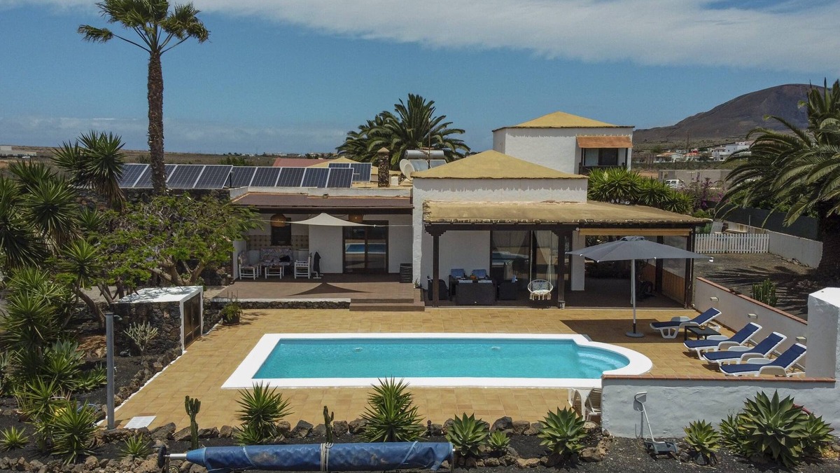 La Oliva Villa | Vacation Villa 'Sosha - Carpe Mundi' with Mountain View, Private Pool and Wi-Fi
