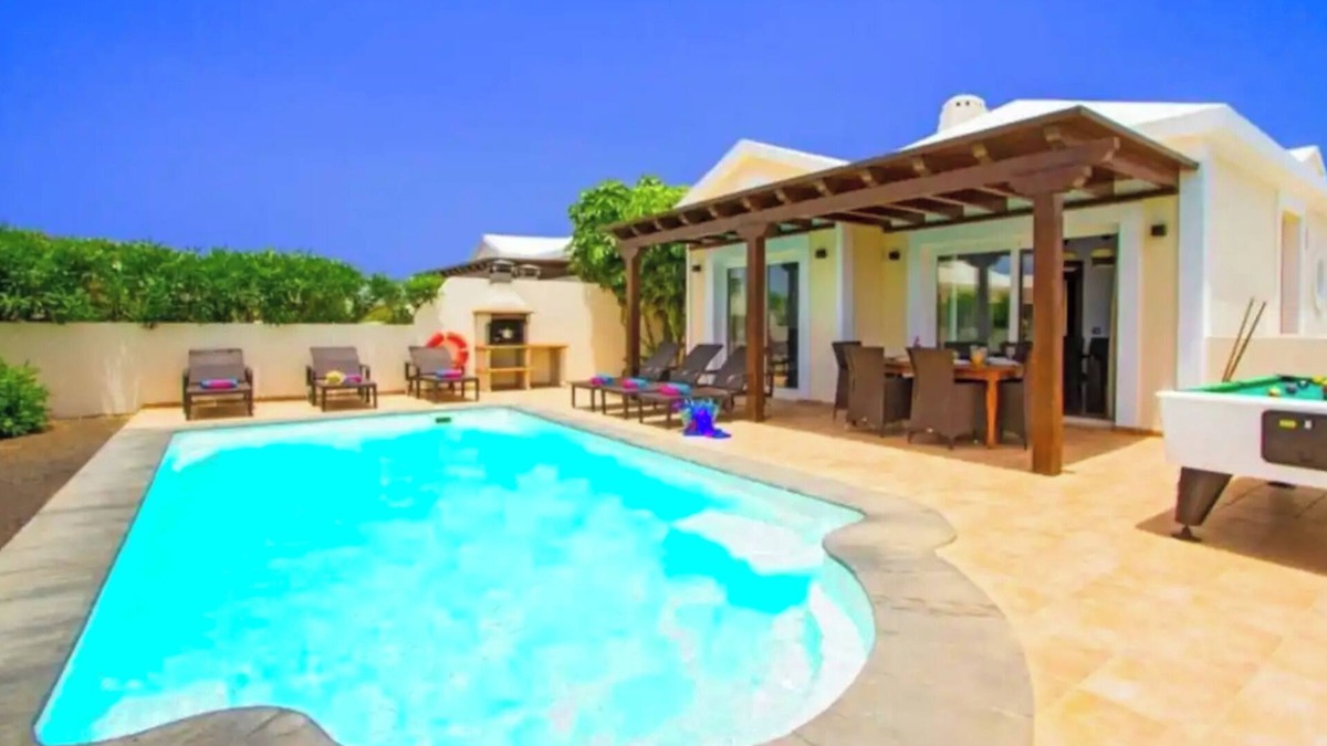 Playa Blanca Villa | Vacation Villa 'Teno' with Private Pool, Wi-Fi and Air Conditioning