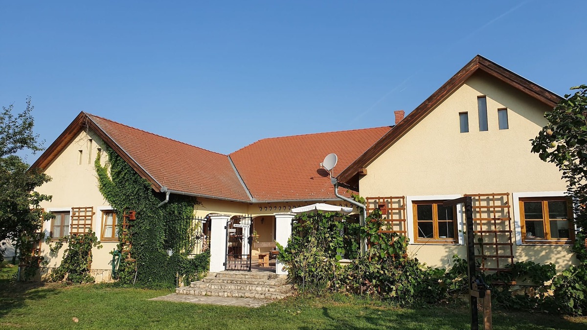 Locs Cottage | Vacation with dog/hunting/golfing/spa vacation