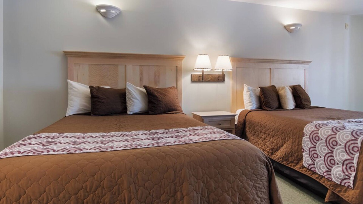 Bellaire Hotel | Vacation Wonderland Awaits at Summit Village - Cozy Guestroom at Shanty Creek!