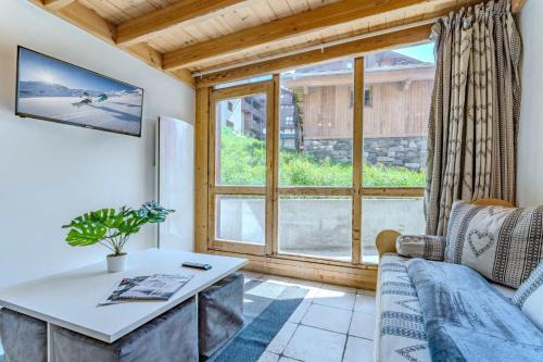 Val-Thorens Apartment | Val Thorens heart of resort Ski charm & comfort