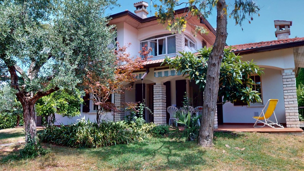 Colombare Villa | Valentine's Lakeside Villa by Bookinggardalake