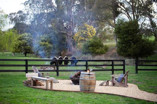 Merton House | Valley Park High Country Retreat - Farm Stay Feel, Tiny Home Vibes