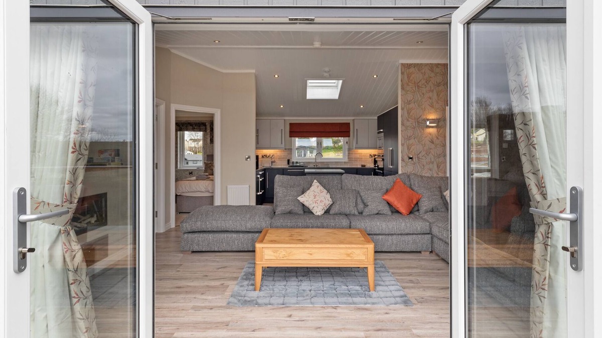 Penally Ski Chalet | Valley View - Luxury Lodge, Hot Tub, Walk to Beach