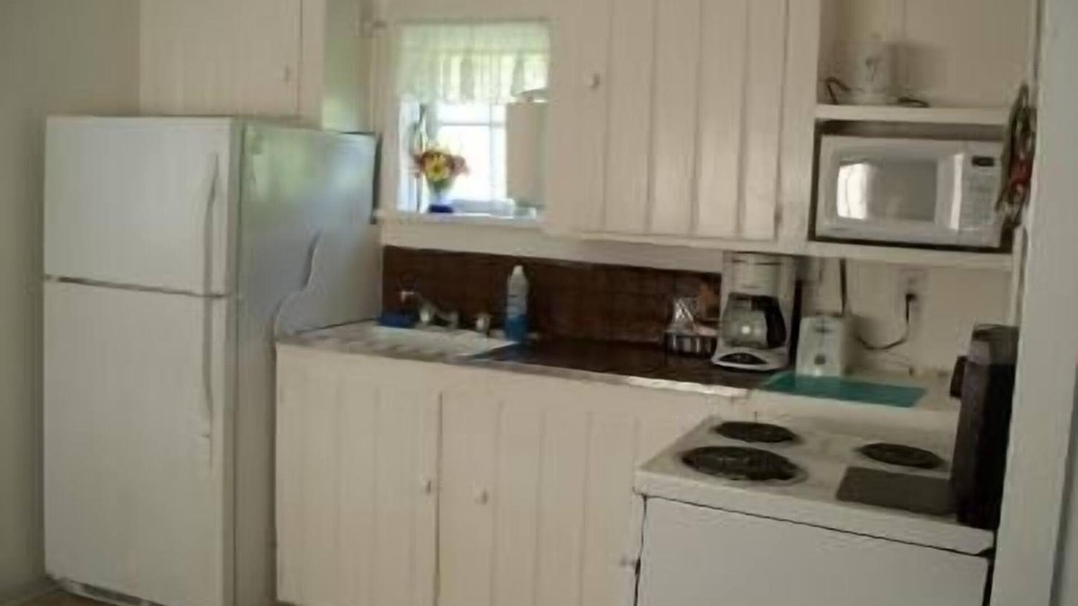 Adelma Beach Cottage | Valley View Motel