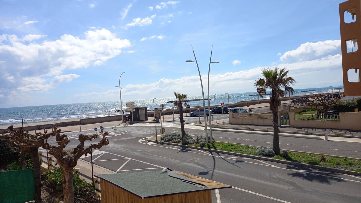 Valras-Plage Apartment | Valras-plage, Appartement T3, Bord de mer Avec Terrasse et Parking