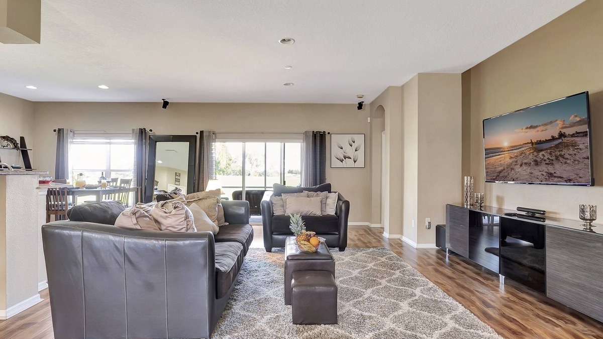 Dover House | Valrico's Hidden Gem: A Stunning 3-Bedroom Oasis Awaits!