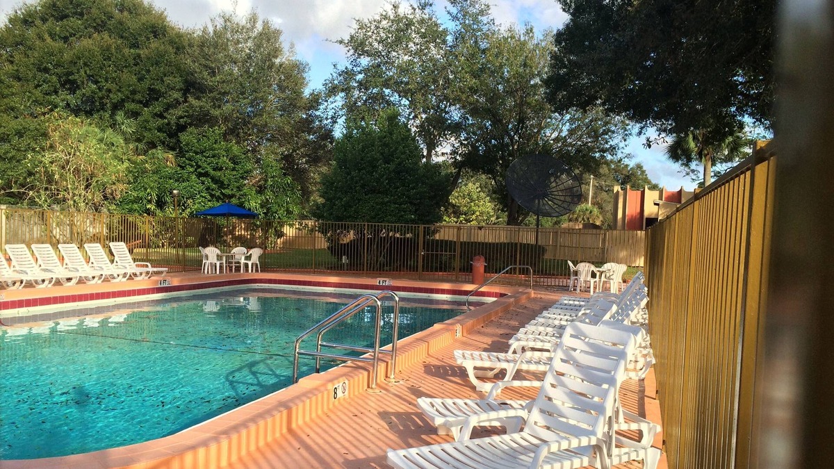 Bearss Plaza Hotel | Value Lodge Busch Gardens Tampa