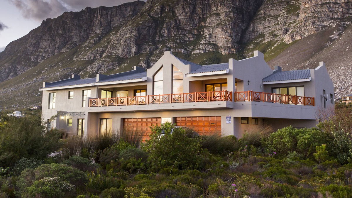 Betty's Bay House | Van Den Berg's Guesthouse