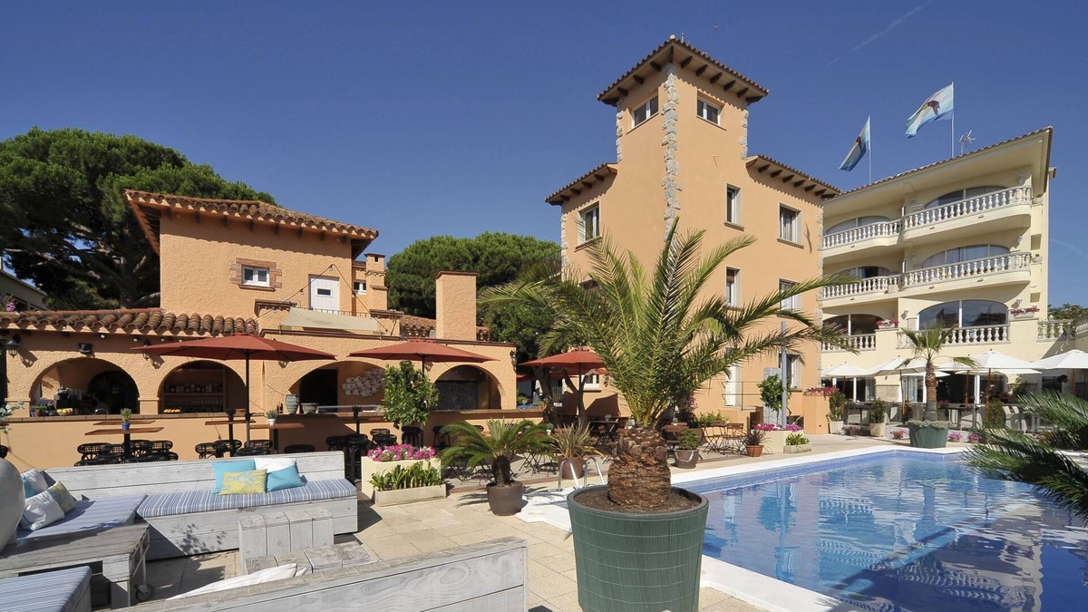 Sant Feliu de Guixols Hotel | Van Der Valk Hotel Barcarola
