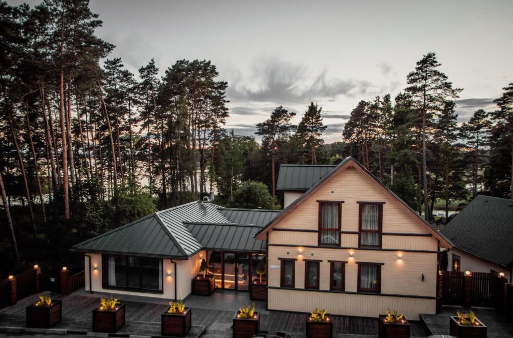 Baltezers Hotel | Vanaga Ligzda