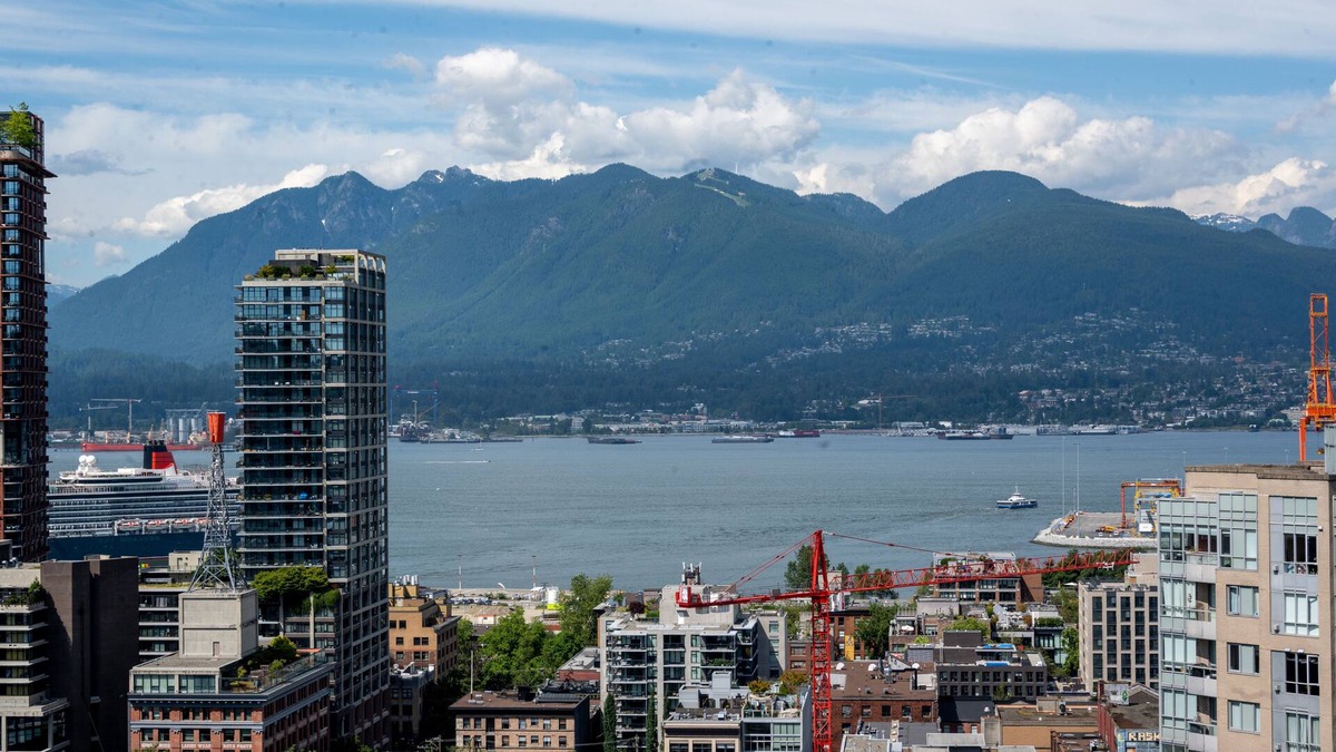 Crosstown Apartment | Vancouver condo: surreal water/mountain/harbor views 2Beds/2BA