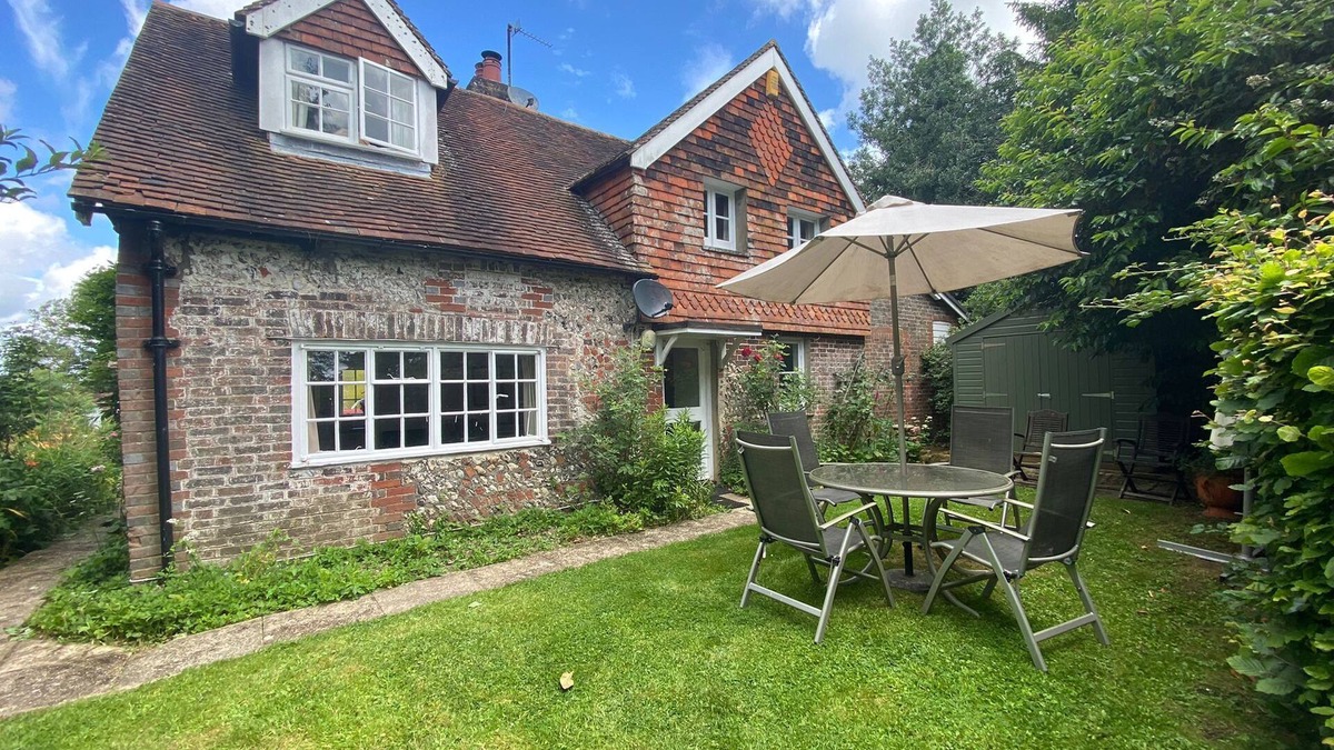 Offham Cottage | Vane Cottage - Lewes - a country house that sleeps 4 guests in 2 bedrooms