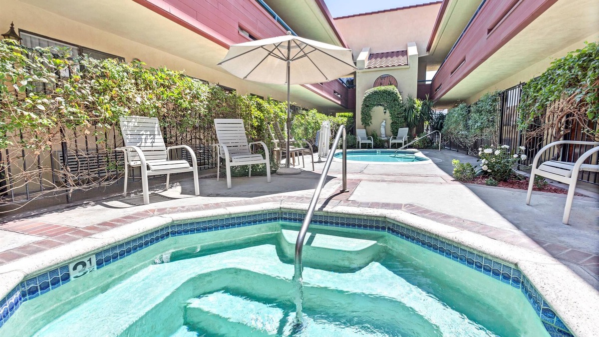 Woodland Hills Hotel | Vantage Point Inn Woodland Hills