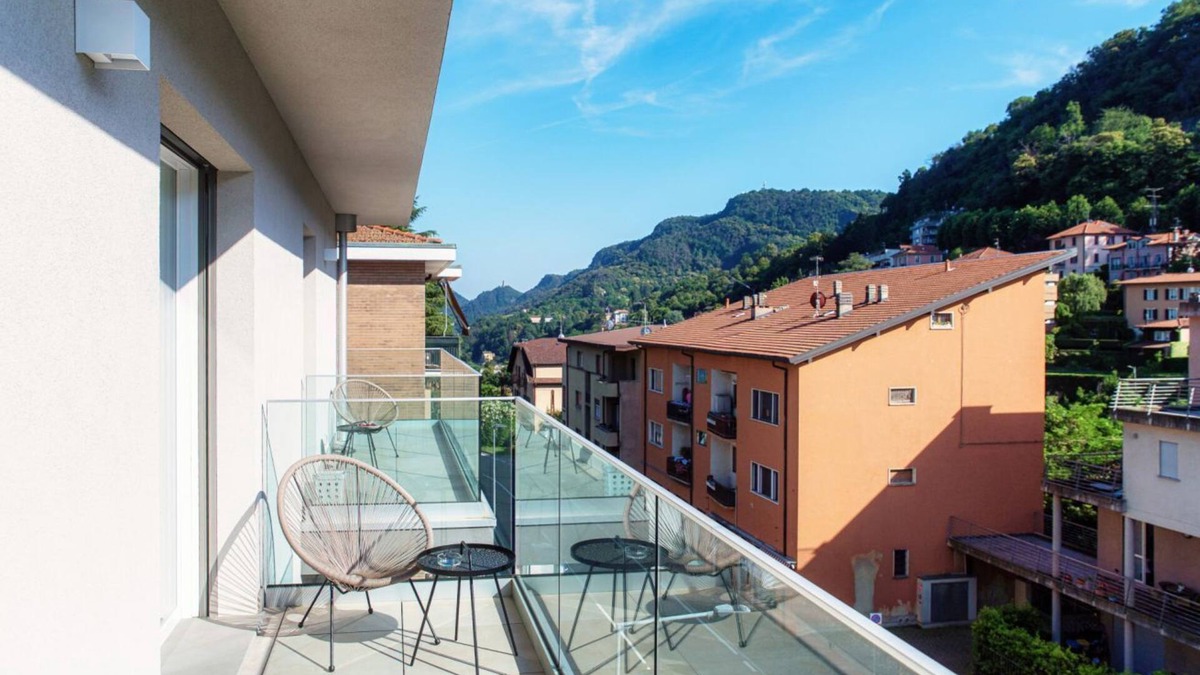 Como Apartment | Varenna: Refined two-room apartment with balcony in Como