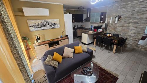 Downtown Apartment | VARESE PRIME - Stylish Apartment, AC, 2 Baths, 2 Covered Parking, Walk to City Centre