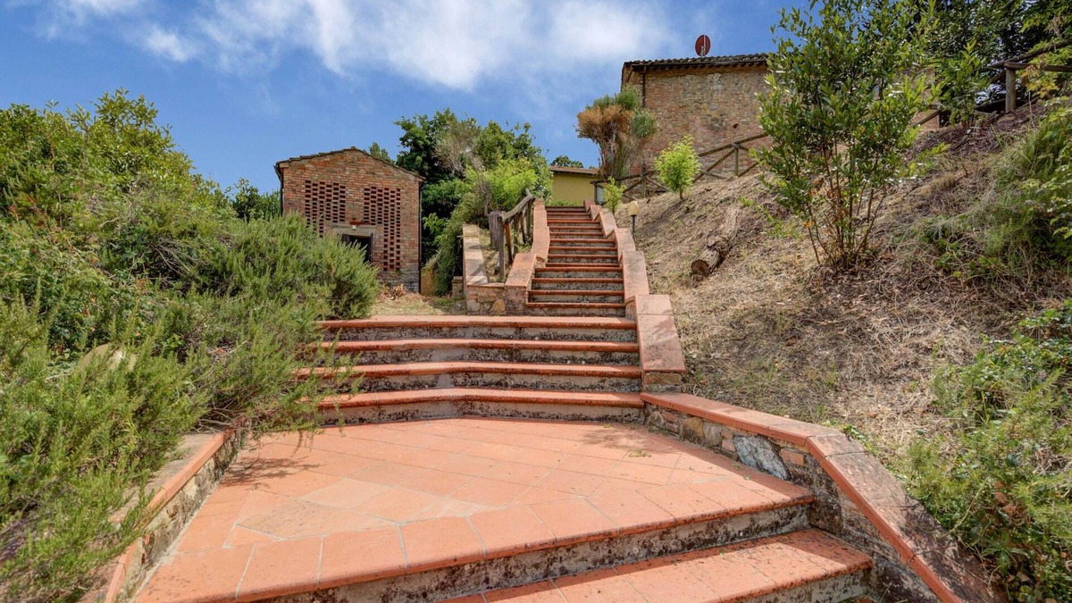 Gambassi Terme House | Varna Charm: Tuscan Getaway