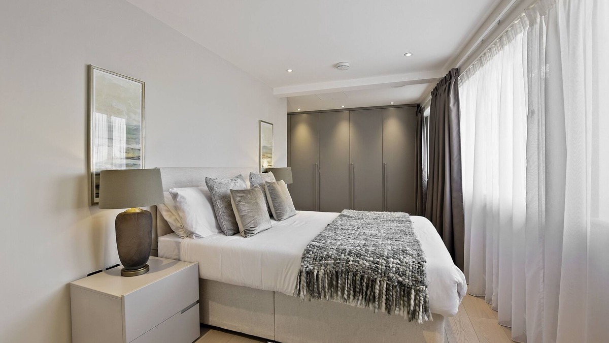 Pimlico Apartment | Vauxhall Bridge Road by Aeria Apartments