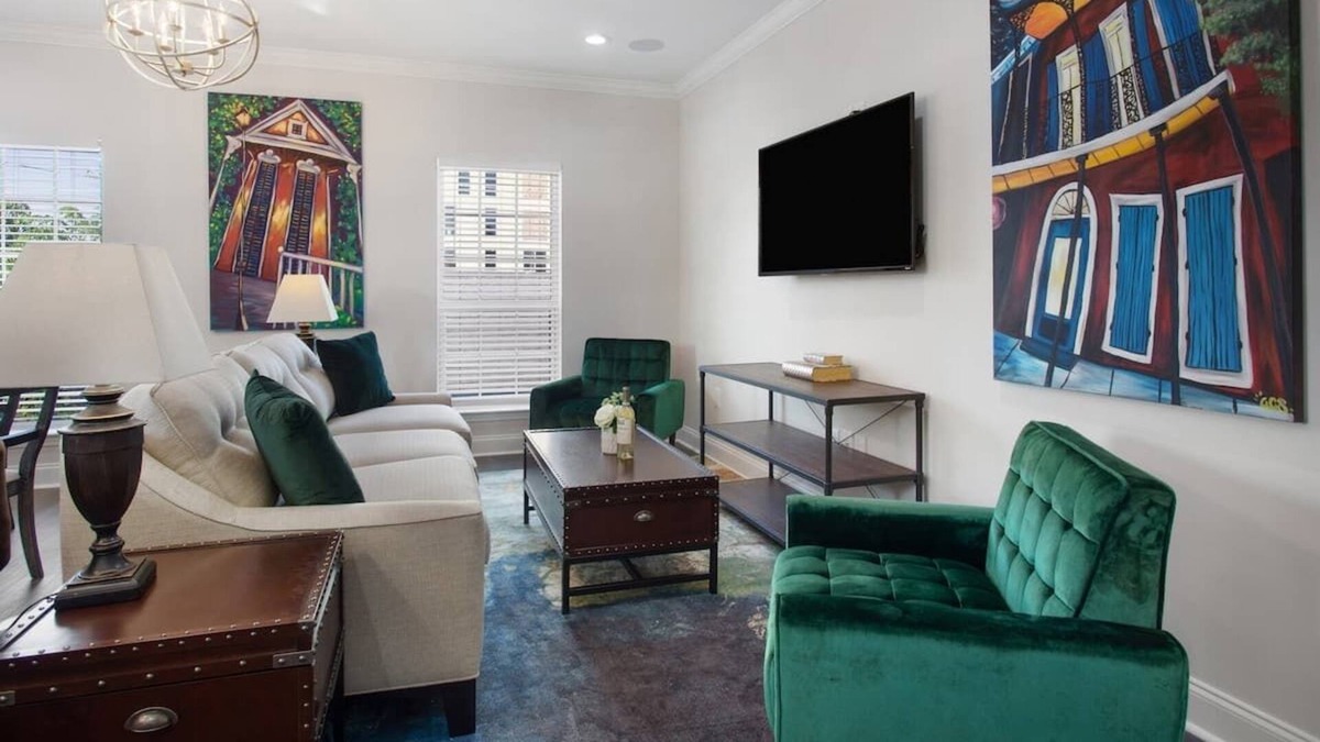 Tulane - Gravier House | VCAY-POLISHED home as your Social Distancing retreat!