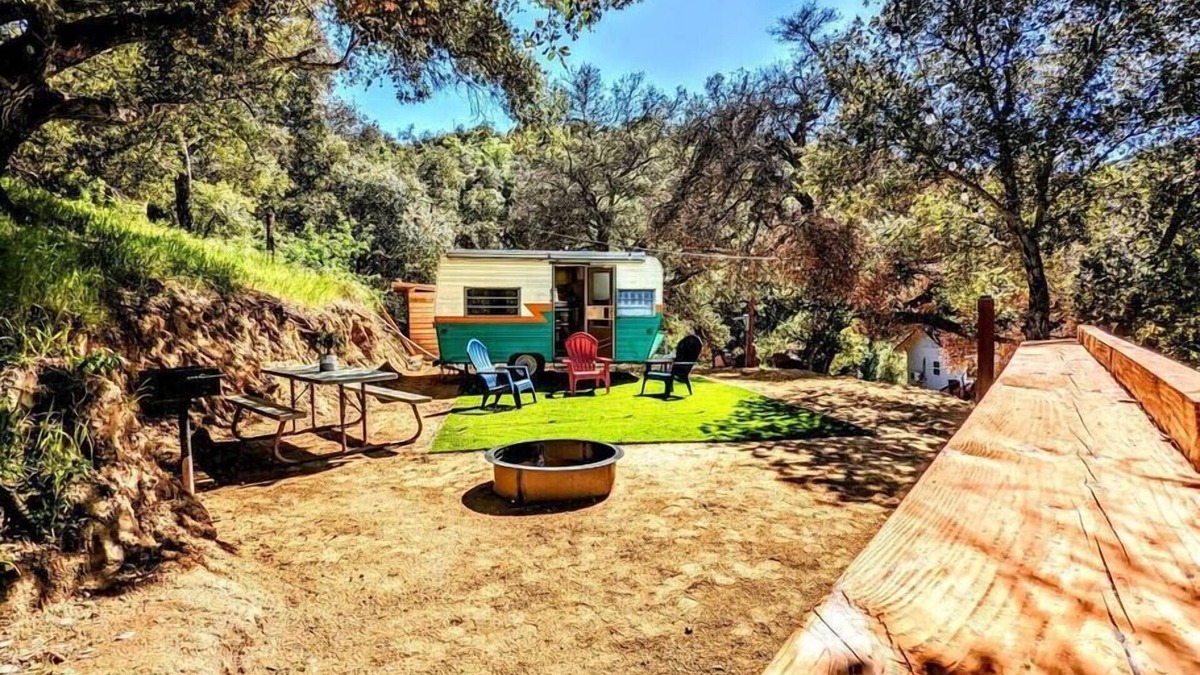 Pauma Valley House | VCT#1 The Real Teal - Vintage Camper -Glamping W/Lake Views