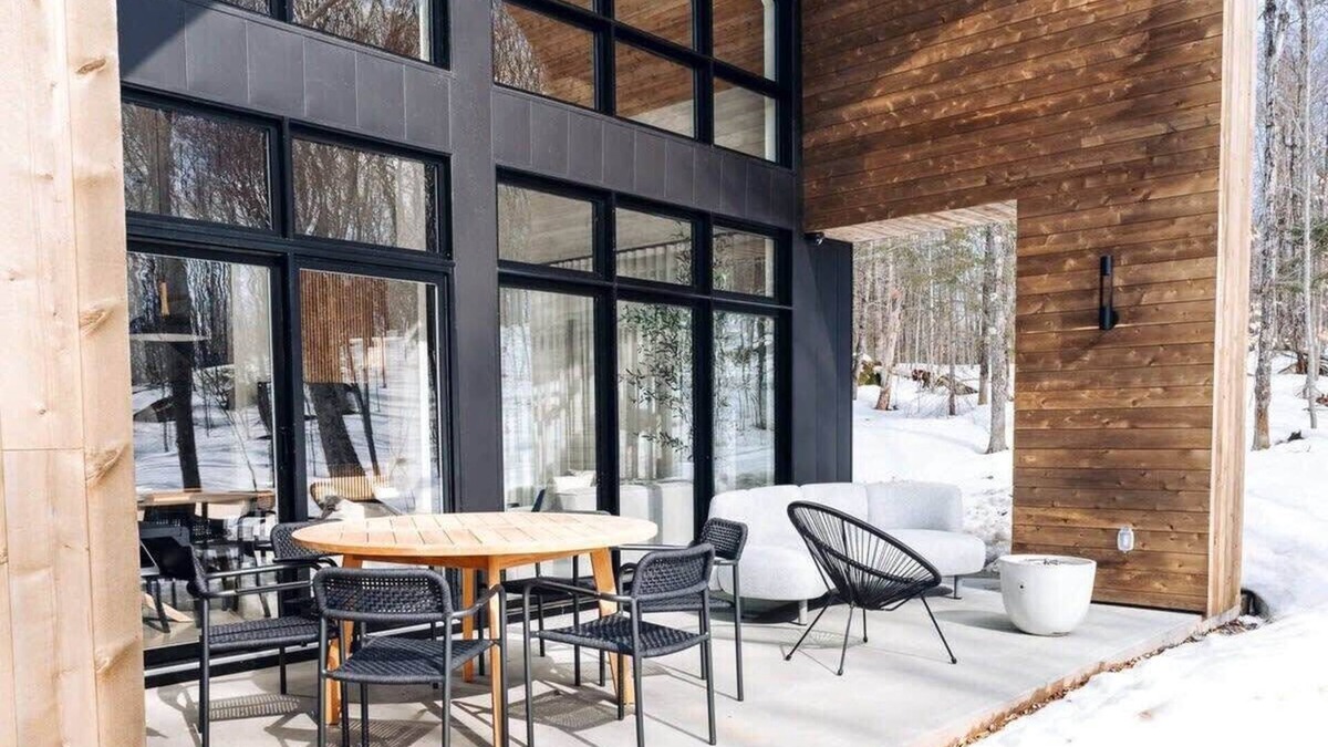 Val-des-Lacs Ski Chalet | VDL Rock Haus Summary