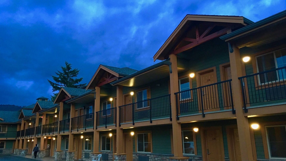 Sardis Hotel | Vedder River Inn
