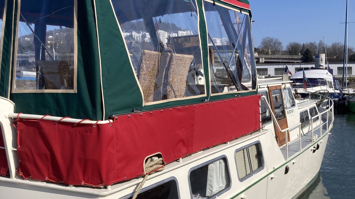 Rouen Boat Rental | Vedette Hollandaise Moby Dick