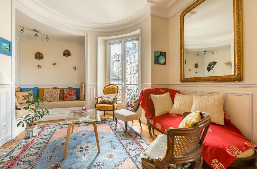 Les Iles Apartment | Veeve - Overlooking the Seine on Ile de la Cité