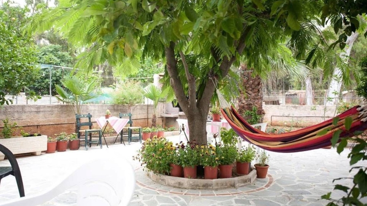 Elliniko-Argyroupoli House | Veggie Garden Athens B&B